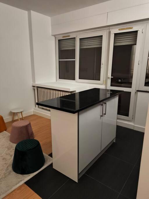 Pour 1 A 4 Pers Localise Dans Un Quartier Chic Paris